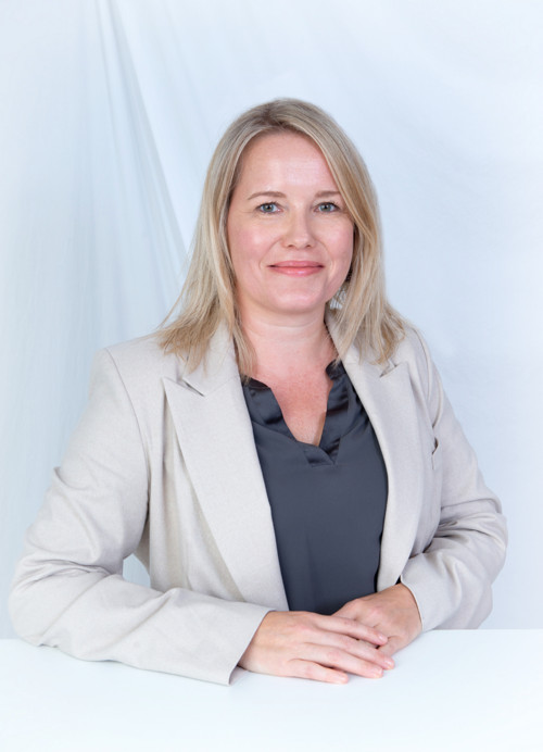 Dr. Sabine Mayer